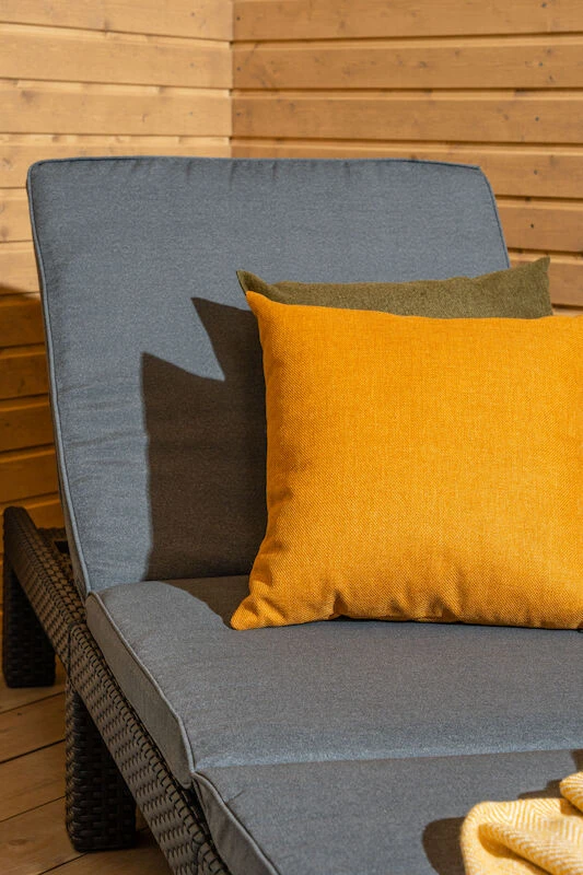 Keter Daytona Deluxe Aurinkotuoli Pehmusteella, Grafiitti 5 Keter Daytona Deluxe Aurinkotuoli Pehmusteella, Grafiitti - Image 5