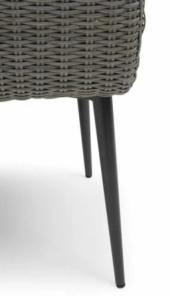 Hillerstorp Valletta Tuoli 8 Hillerstorp Valletta Tuoli -Veke kauppa Hillerstorp valletta tuoli lahikuva jalasta