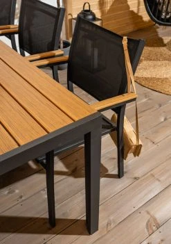 Veke Odense-Saarni 6-hengen Ruokailuryhmä Musta/luonnonväri -Veke kauppa Odense saarni 6 hengen ruokailuryhma mustaruskia miljoossa pete web 9