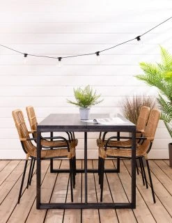 Veke Honka-Oldie 4-hengen Ruokailuryhmä Musta-luonnonväri 11 Veke Honka-Oldie 4-hengen Ruokailuryhmä Musta-luonnonväri -Veke kauppa honka lankkupoyta 140 musta oldie tuoli web 3