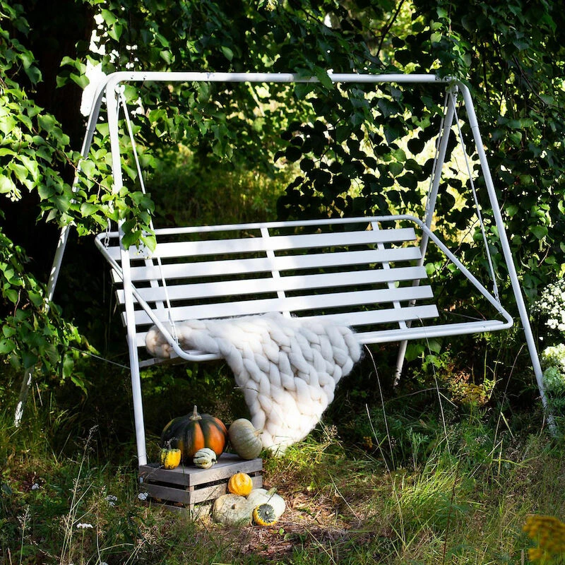 Varax Suvisaari Pihakeinu 3-istuttava Valkoinen 2 Varax Suvisaari Pihakeinu 3-istuttava Valkoinen - Image 2